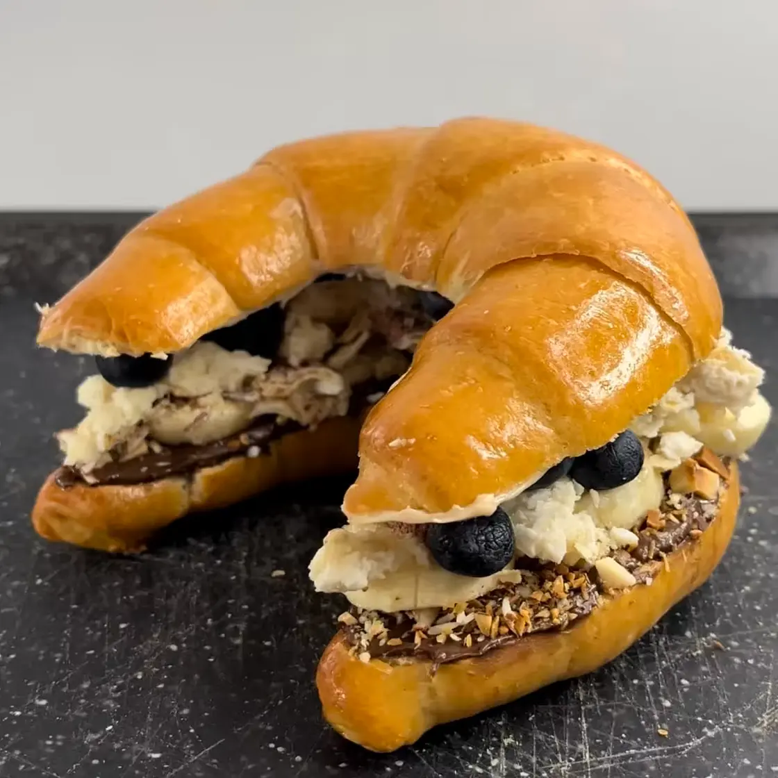 Kinder Bueno trifft Raffaelo Croissant Sandwich