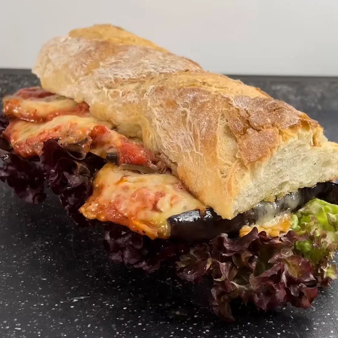 Käsiges Auberginen Sandwich
