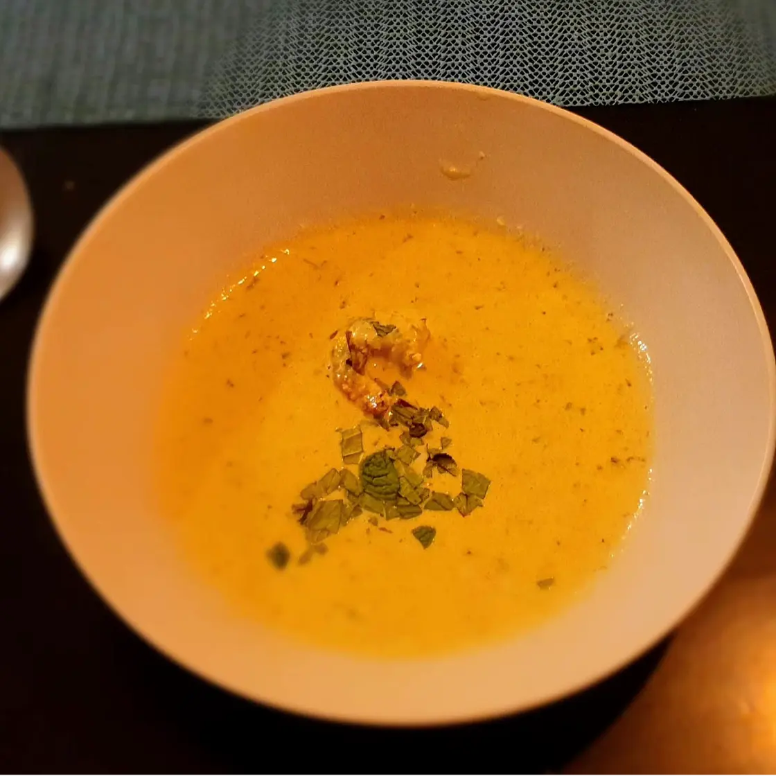 Erbsen-Minz-Creme mit Garnele