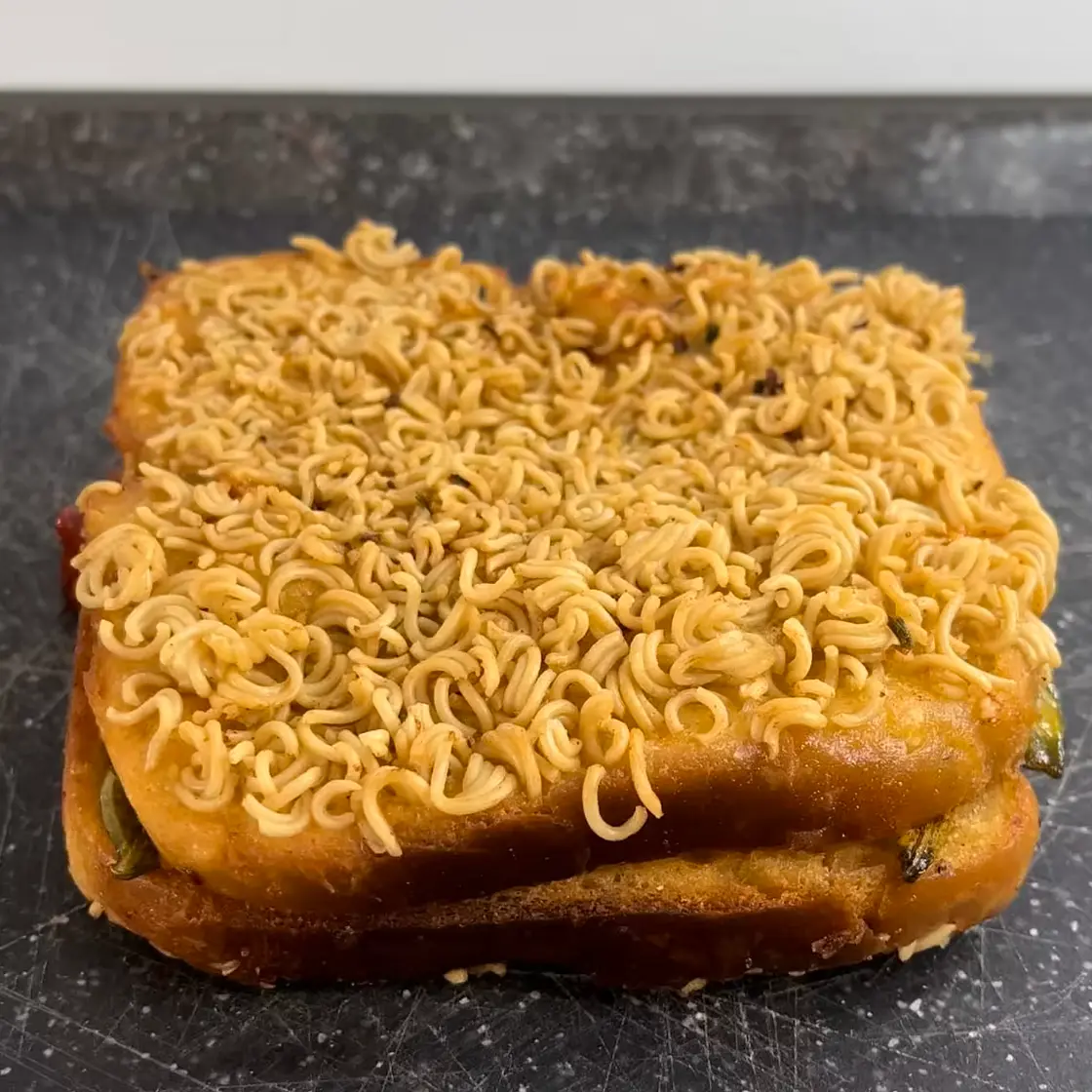 Instant Nudeln Garnelen Sandwich