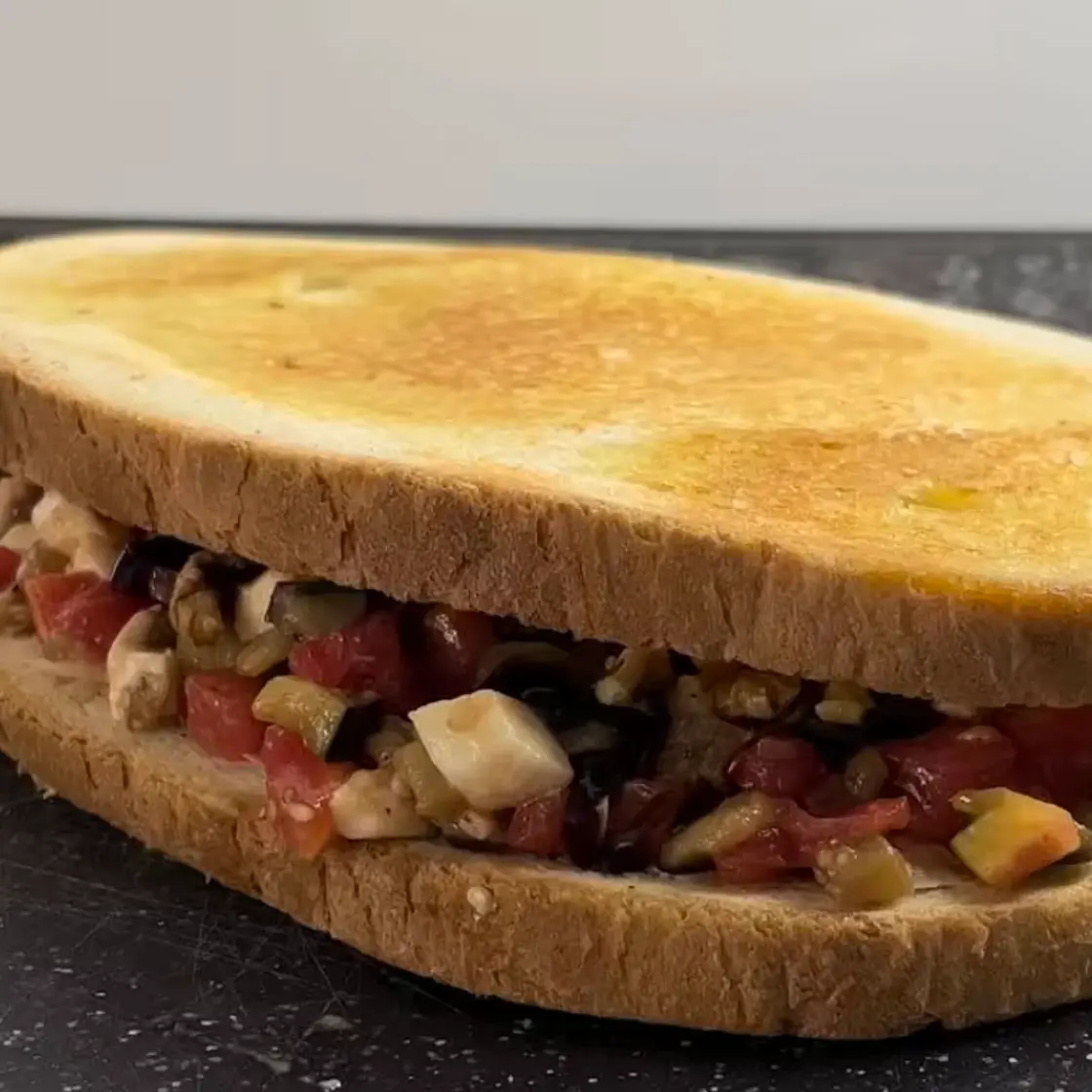 Riesiges Auberginen Bruschetta Sandwich