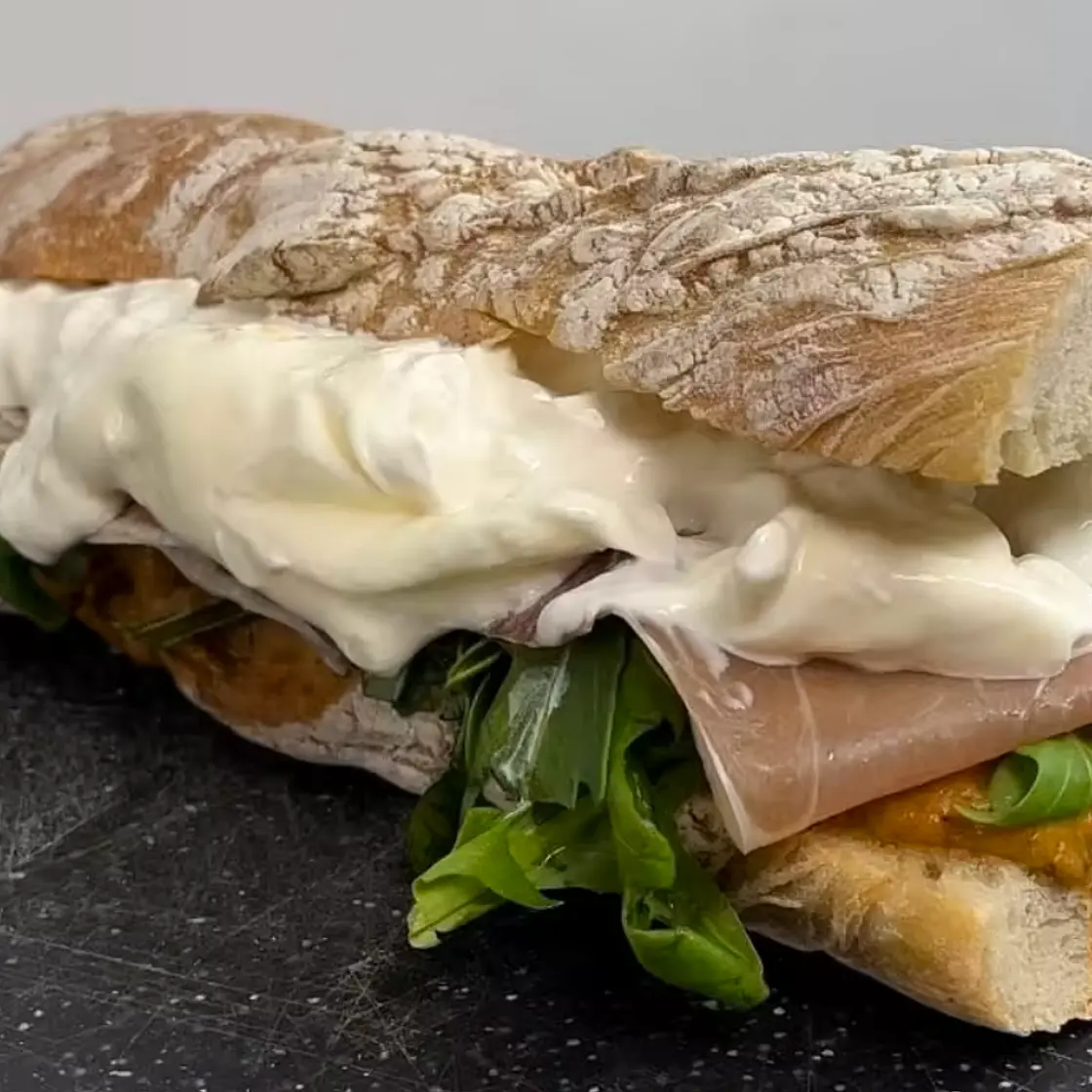 Saftiges Burrata Grillgemüse Sandwich