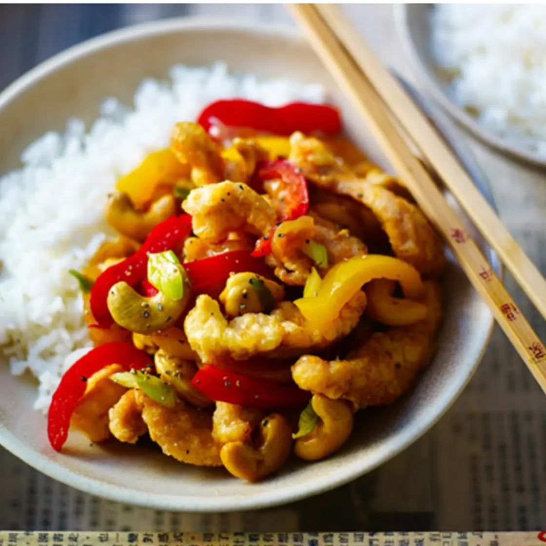 Chicken and cashew nut stir-fry