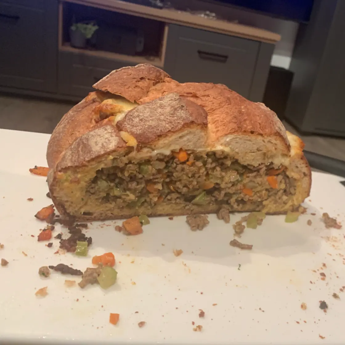 Gefülltes Brot mit Hackfleisch