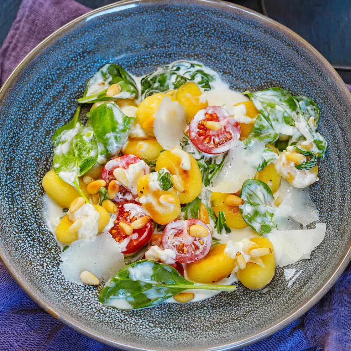 Gebratene Gnocchi mit Spinat und Ziegenfrischkäse (Thermomix)