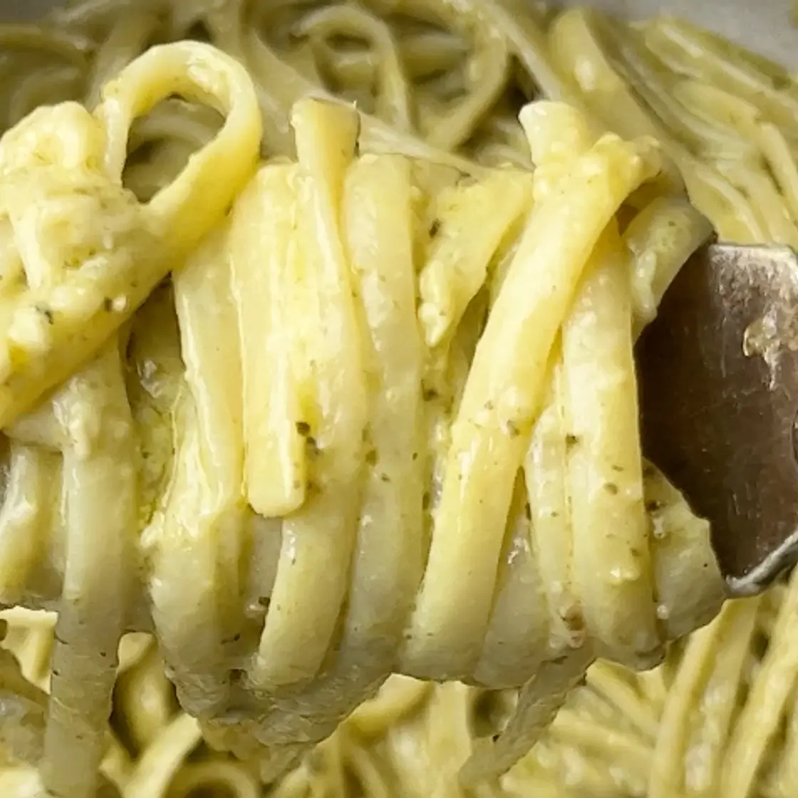 Creamy Green Pesto Noodles 💚