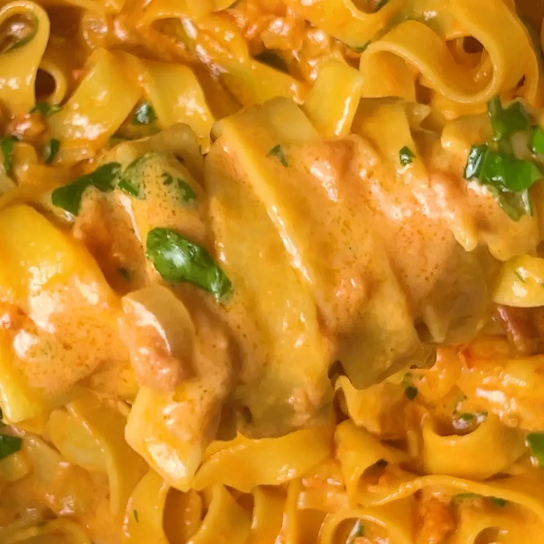Creamy Scampi and Tomato Pasta 🦐