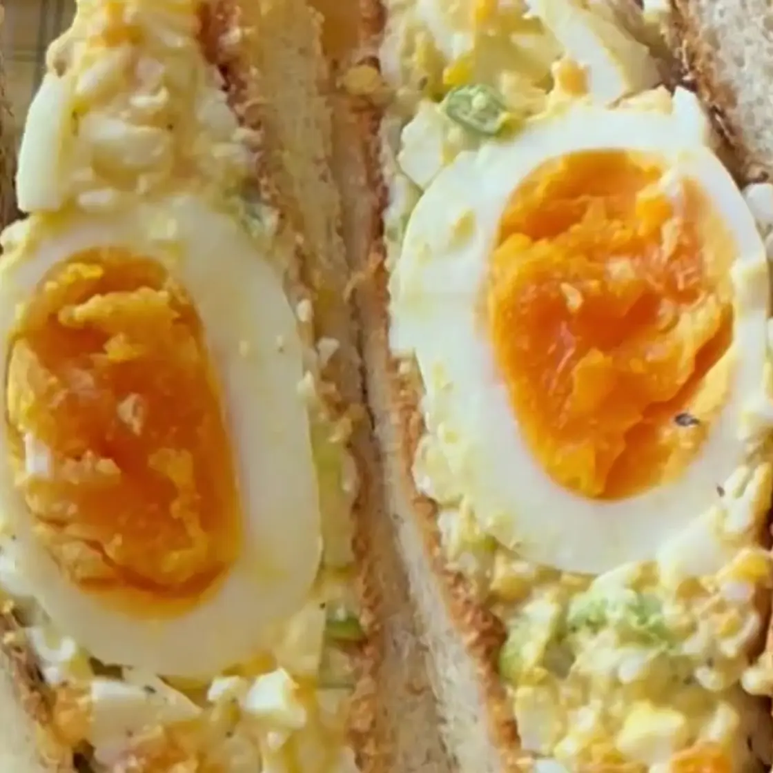 Easy Spicy Egg Sando