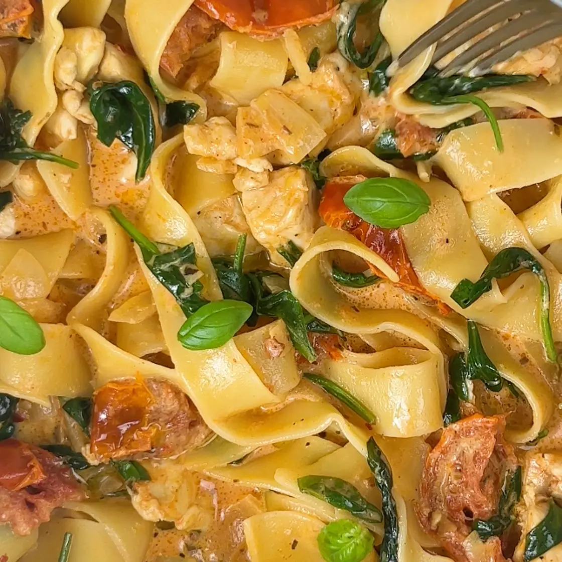 Creamy Chicken & Tomato Pappardelle