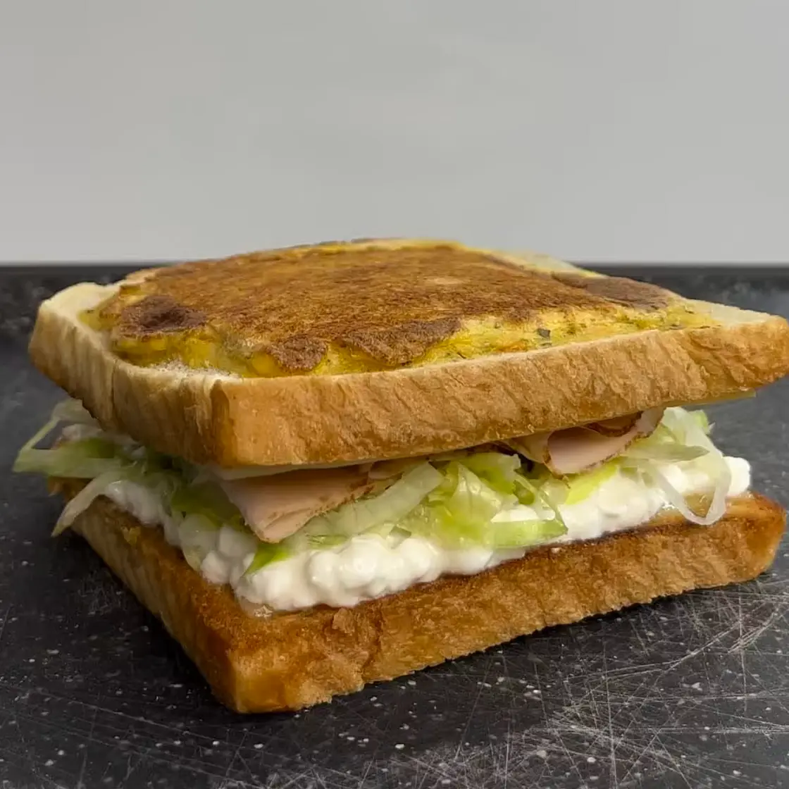 Proteinreiches Omelette Toast Sandwich