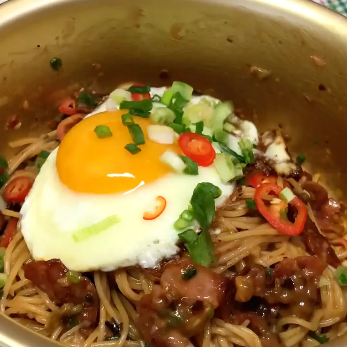 20-Minute Peanut Butter Chili Oil Pasta