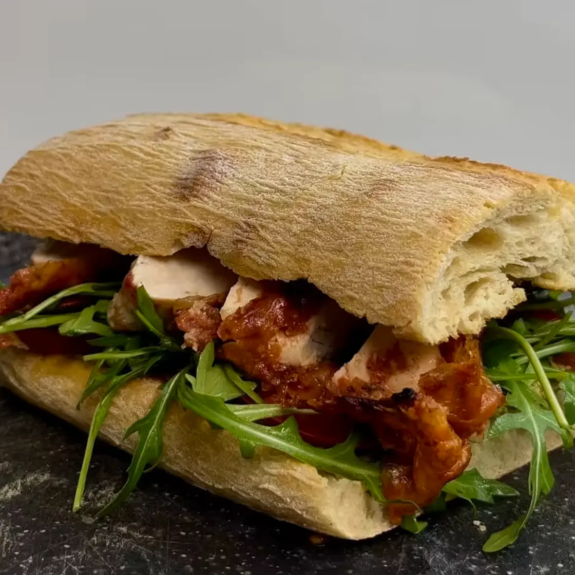 Hähnchen Mozzarella Sandwich