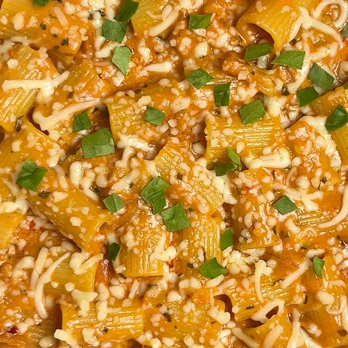 Spicy Tomato Mozzarella Pasta