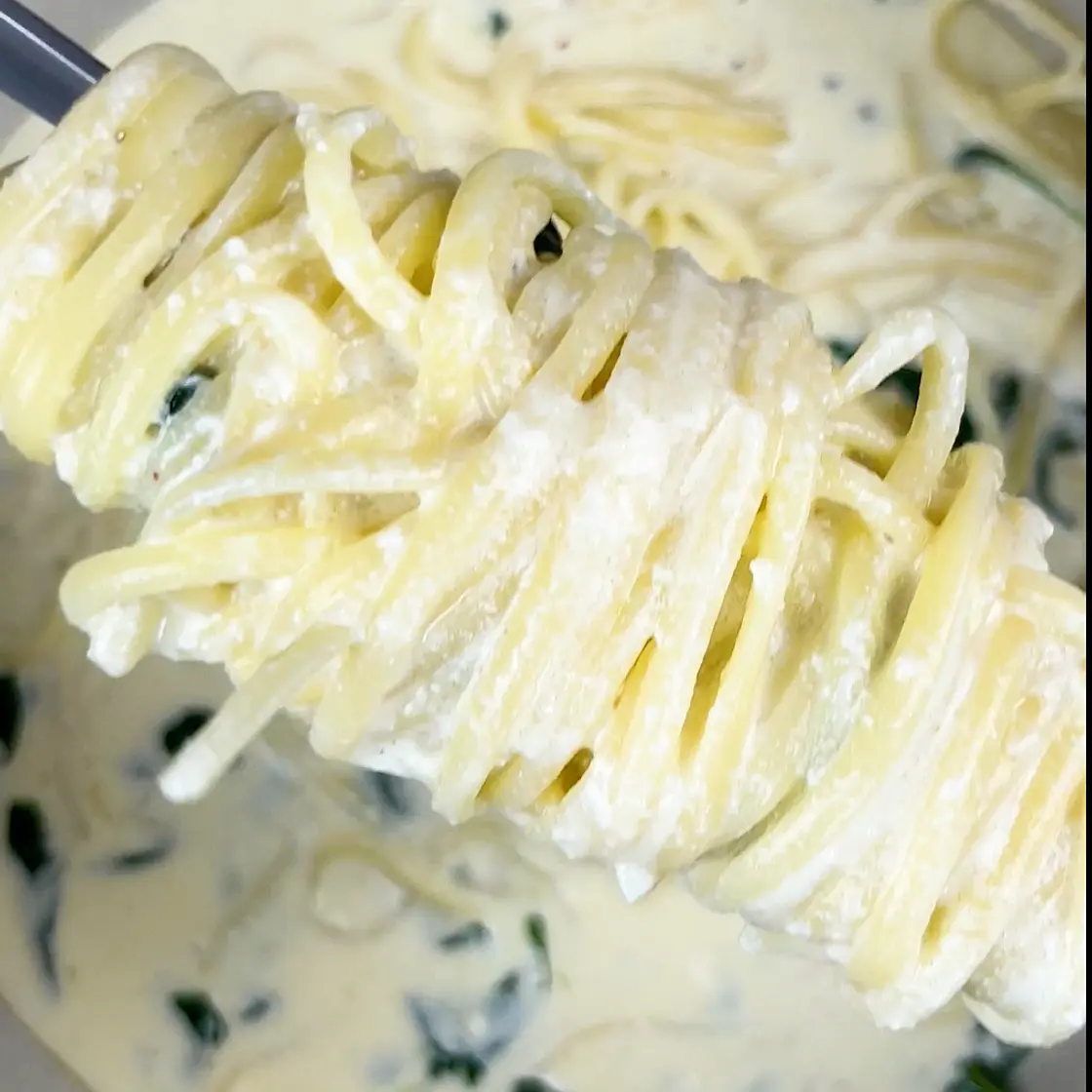Spinach Alfredo linguine 🌱