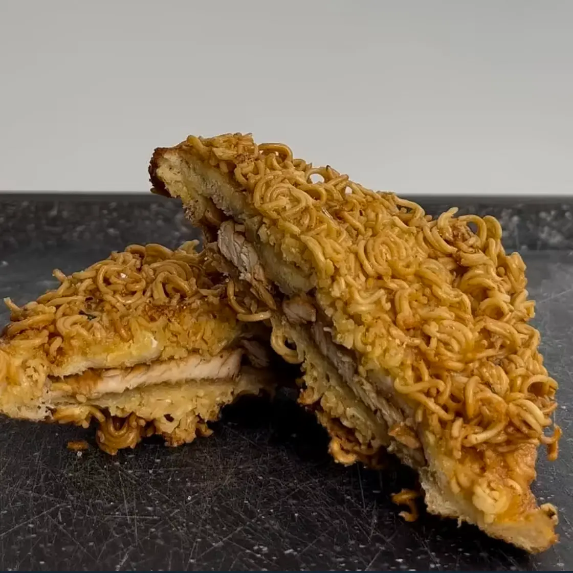 Hähnchen Instant Nudeln Sandwich