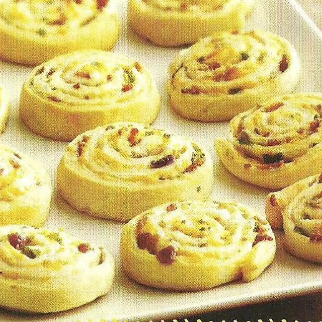 BACON CHEDDAR PINWHEELS