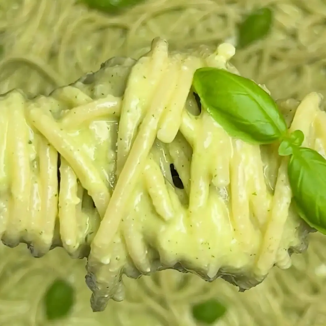 Easy Pesto Spaghetti  🌱