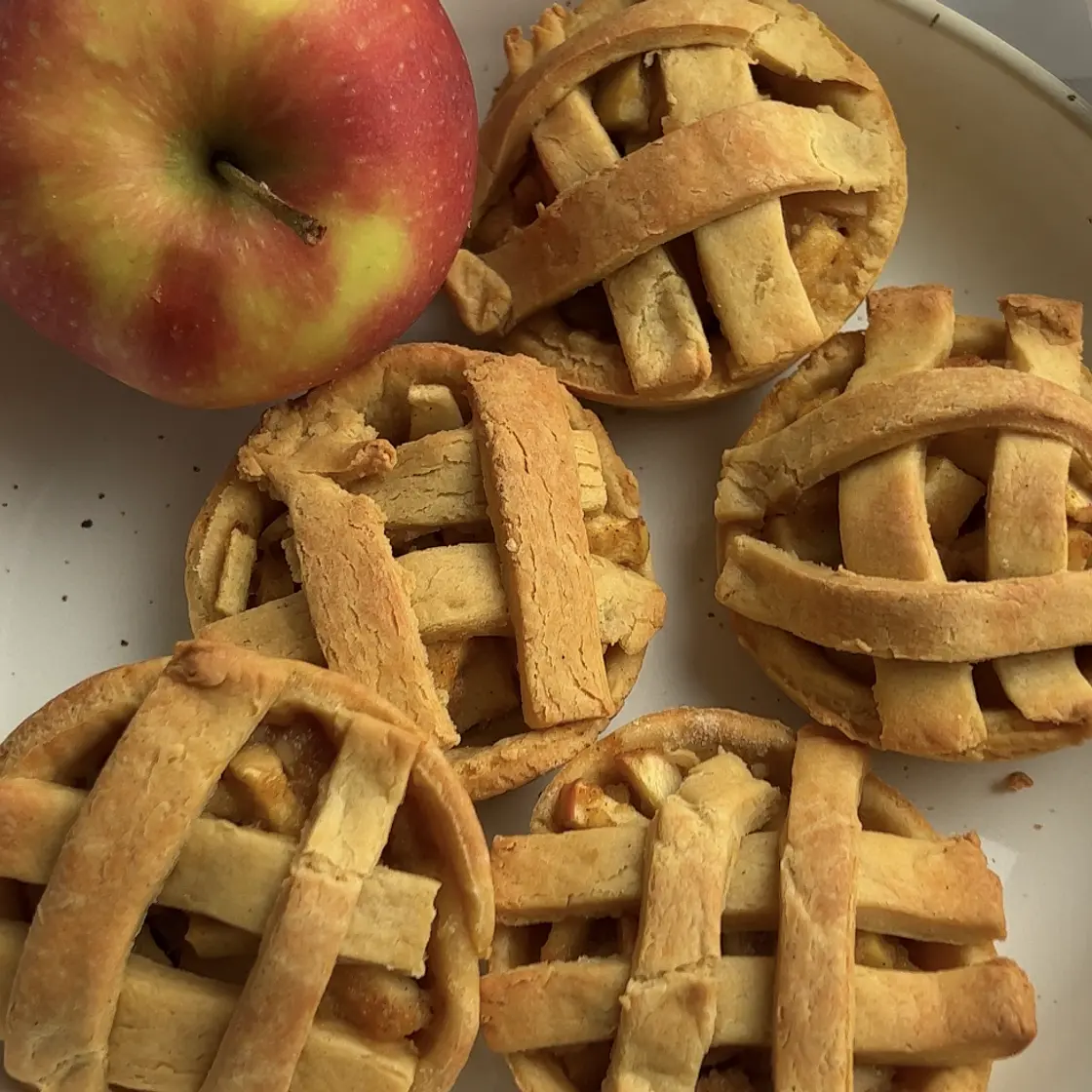 Proteinreiche & vegane Mini-Apfelkuchen
