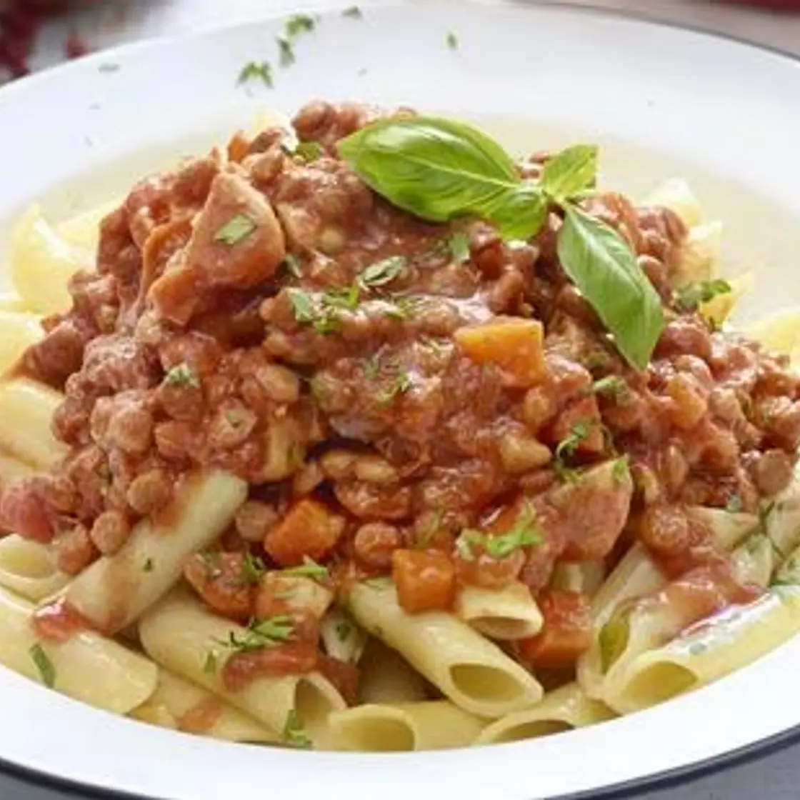 MACARRONES A LA BOLOÑESA DE LENTEJAS