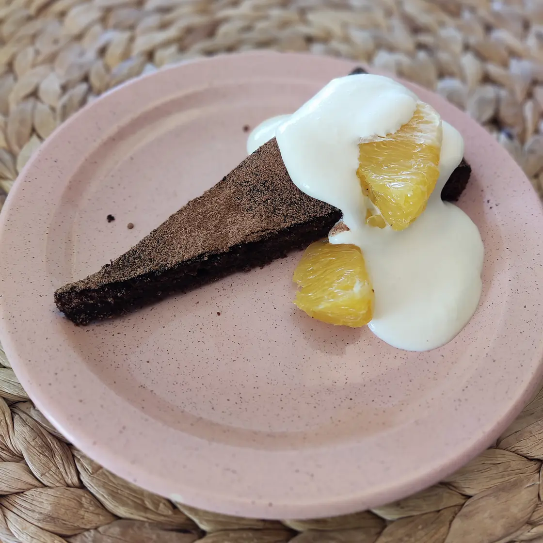 FLOURLESS CHOCOLATE CAKE