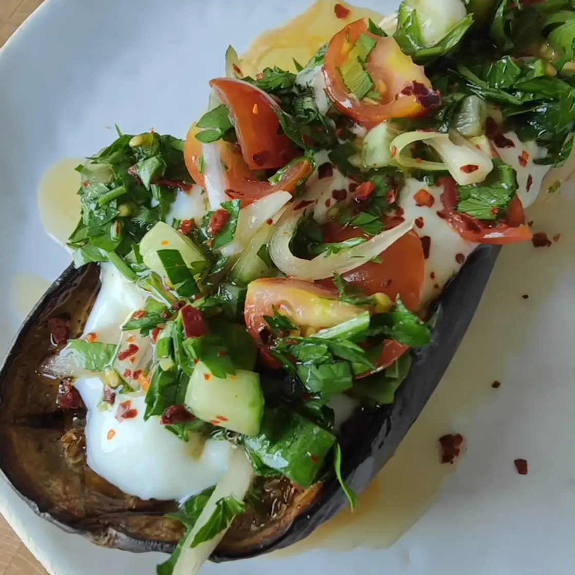 Aubergines, sauce vierge et crudités