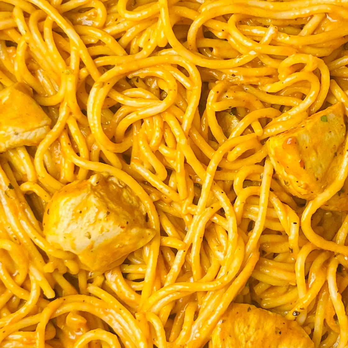 One Pot Pasta with chicken and tomato sauce
