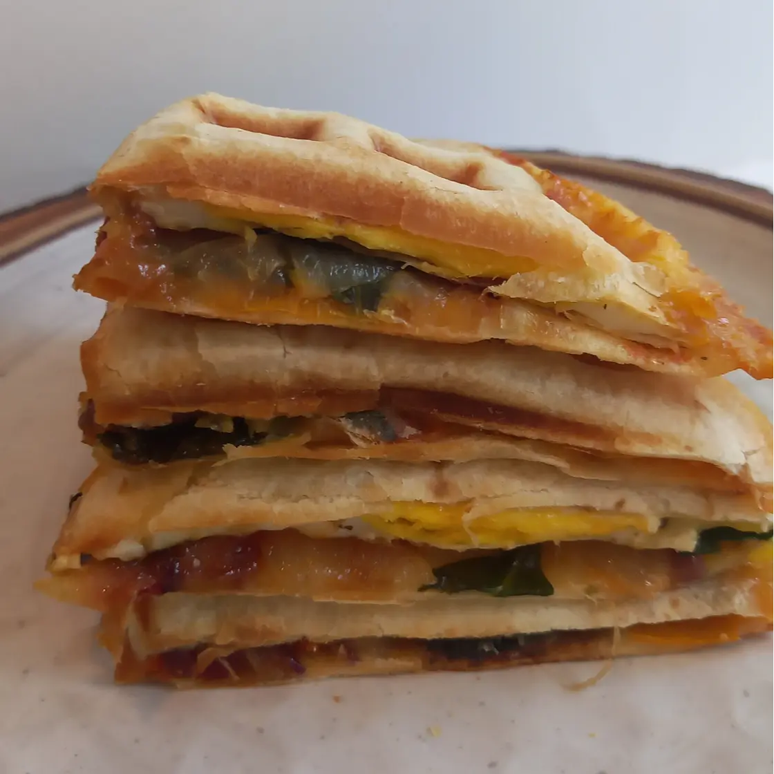 Tomato pesto egg sandwich