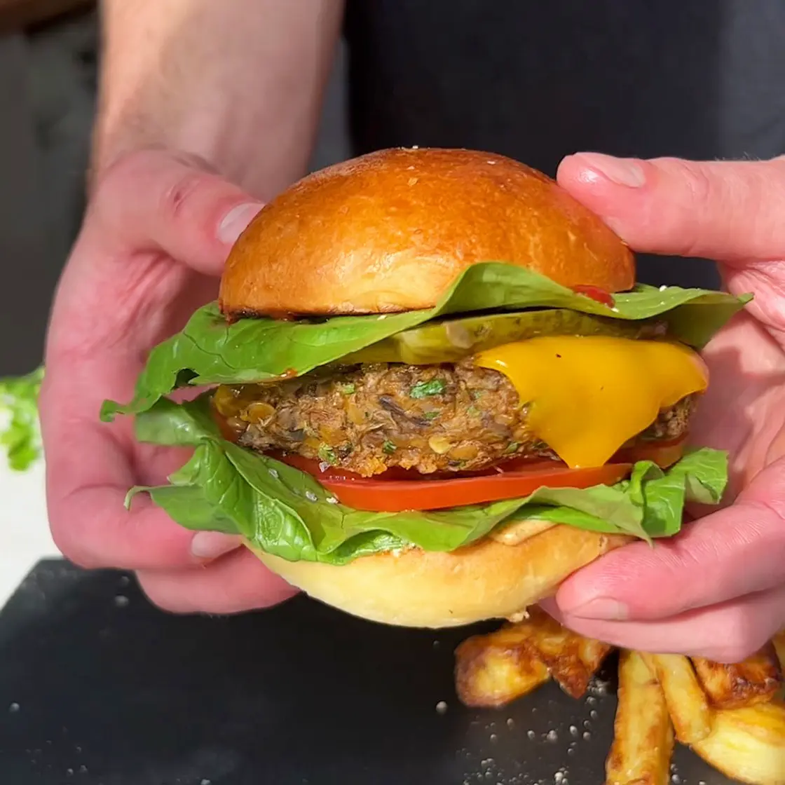 Amazing Lentil Burgers 🍔🌱 no need to be vegan to make these!
