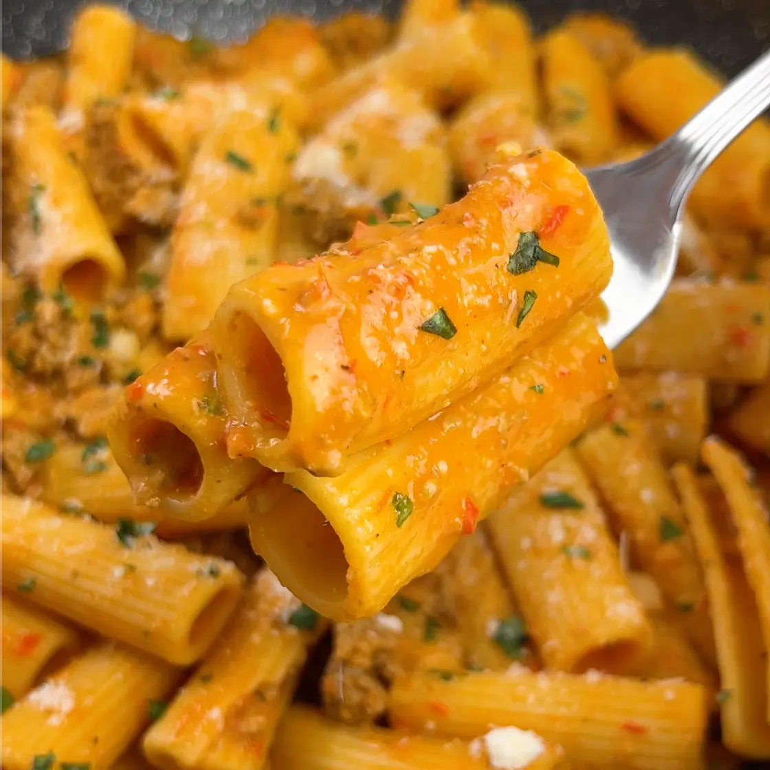 Pasta With Vegetable Sauce and Ground Beef