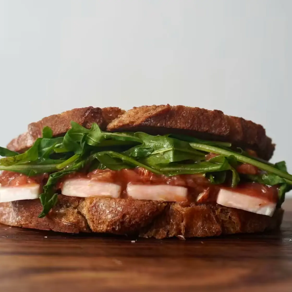 Rhabarber Ziegenkäse Sandwich