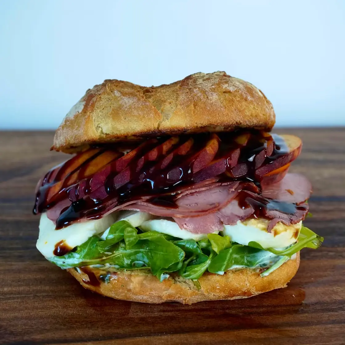 Pastrami Pfirsich Sandwich