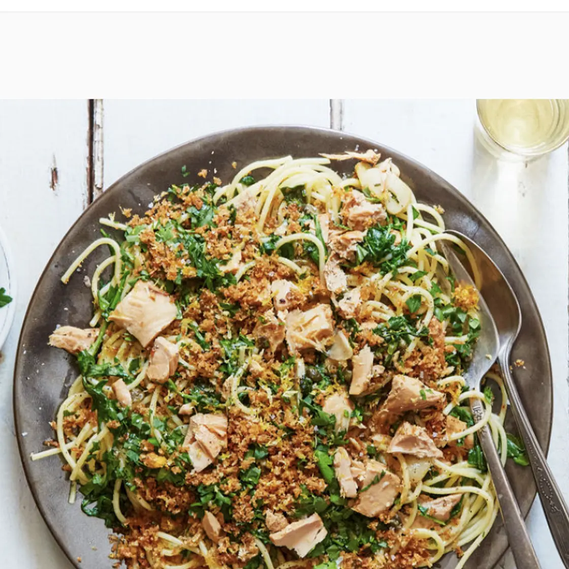 Spaghetti with tuna, capers and breadcrumbs