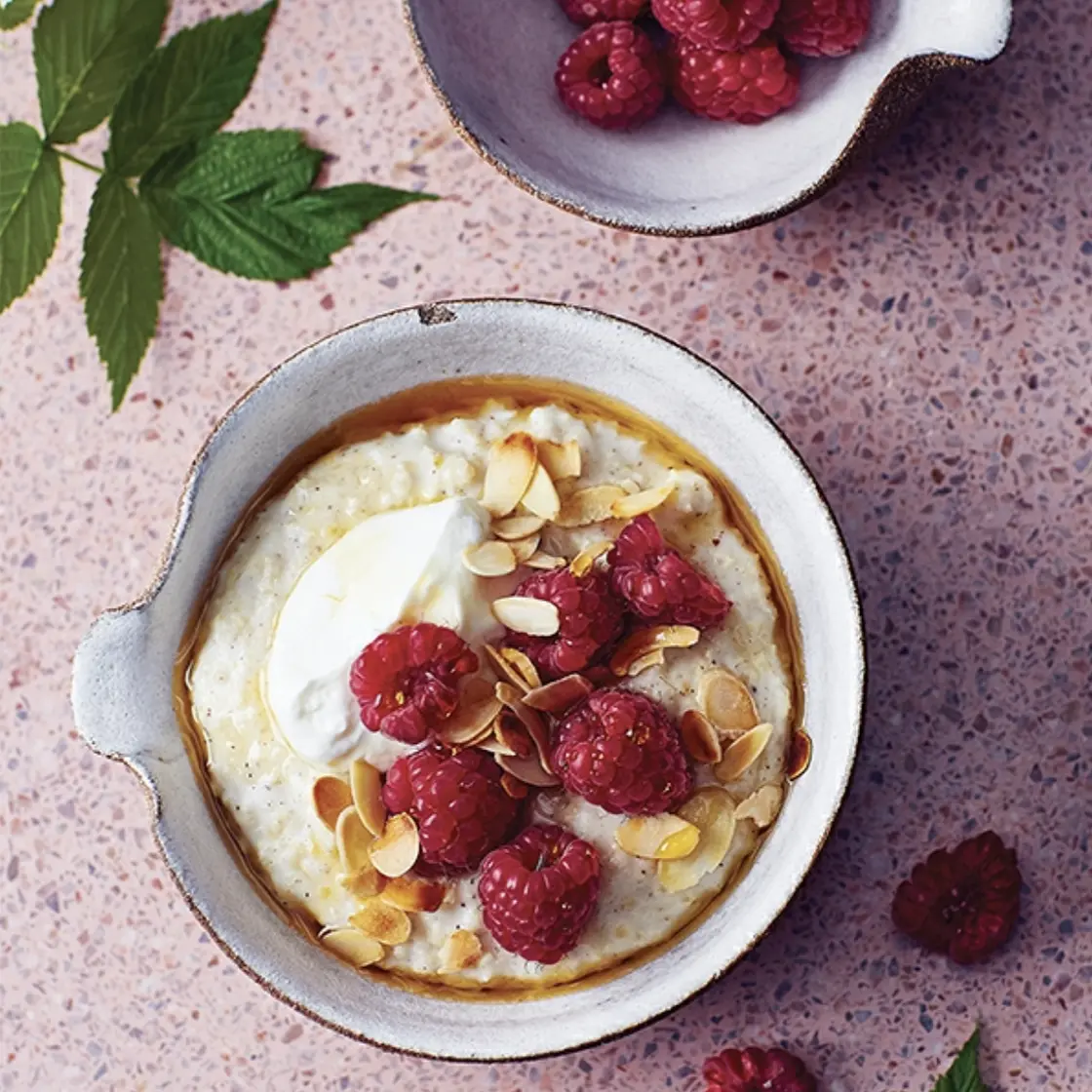 Kokoshirse mit Himbeeren