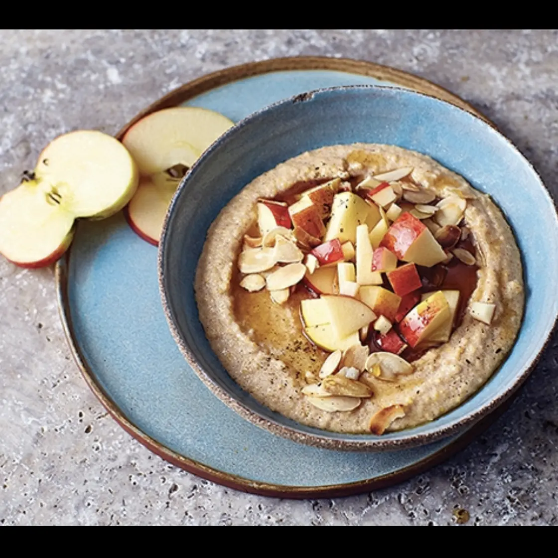 Maisgrießbrei mit Apfel