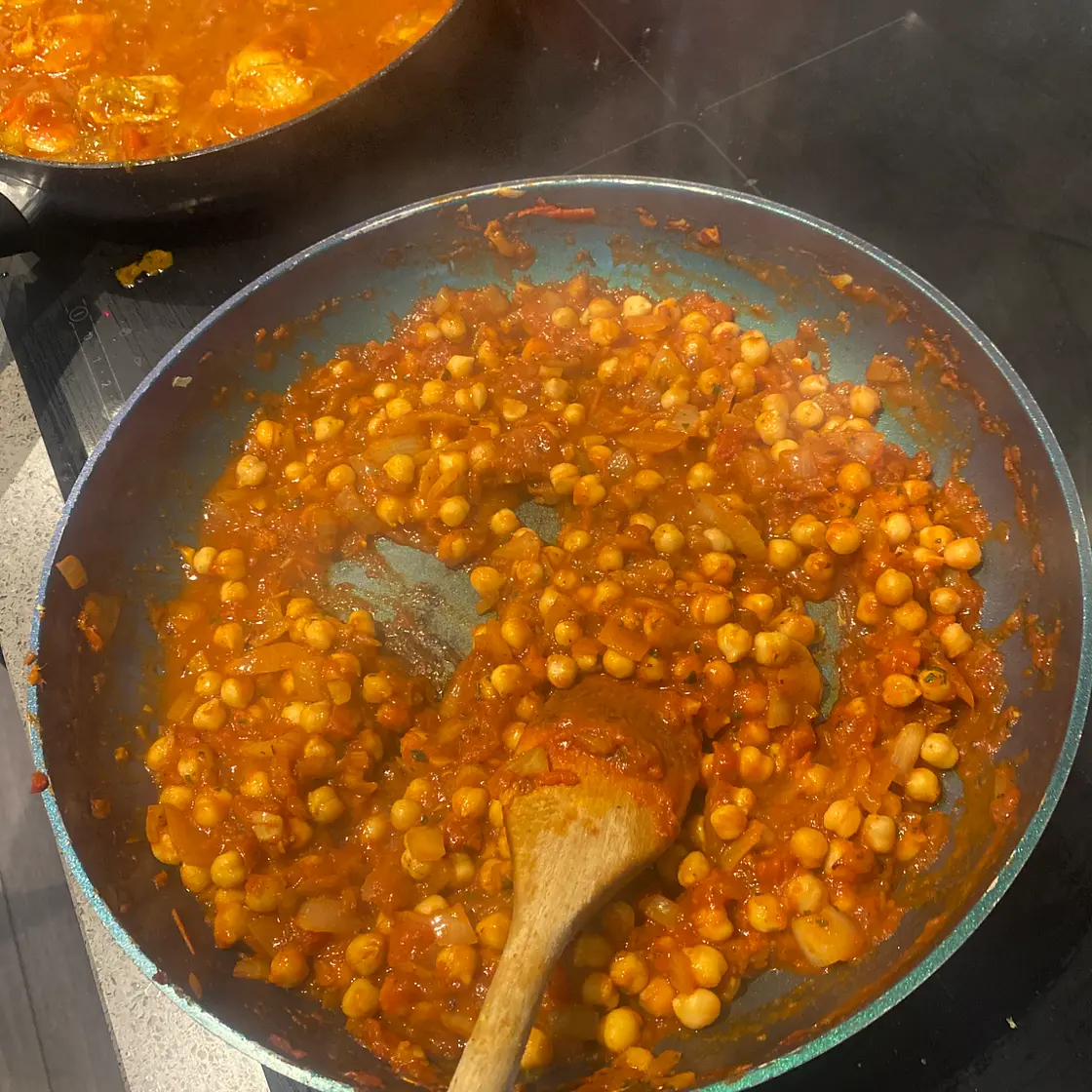 Khalay Choley (black chickpeas, Punjabi style)
