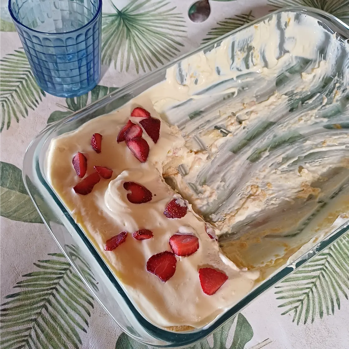 STRAWBERRY TIRAMISU 