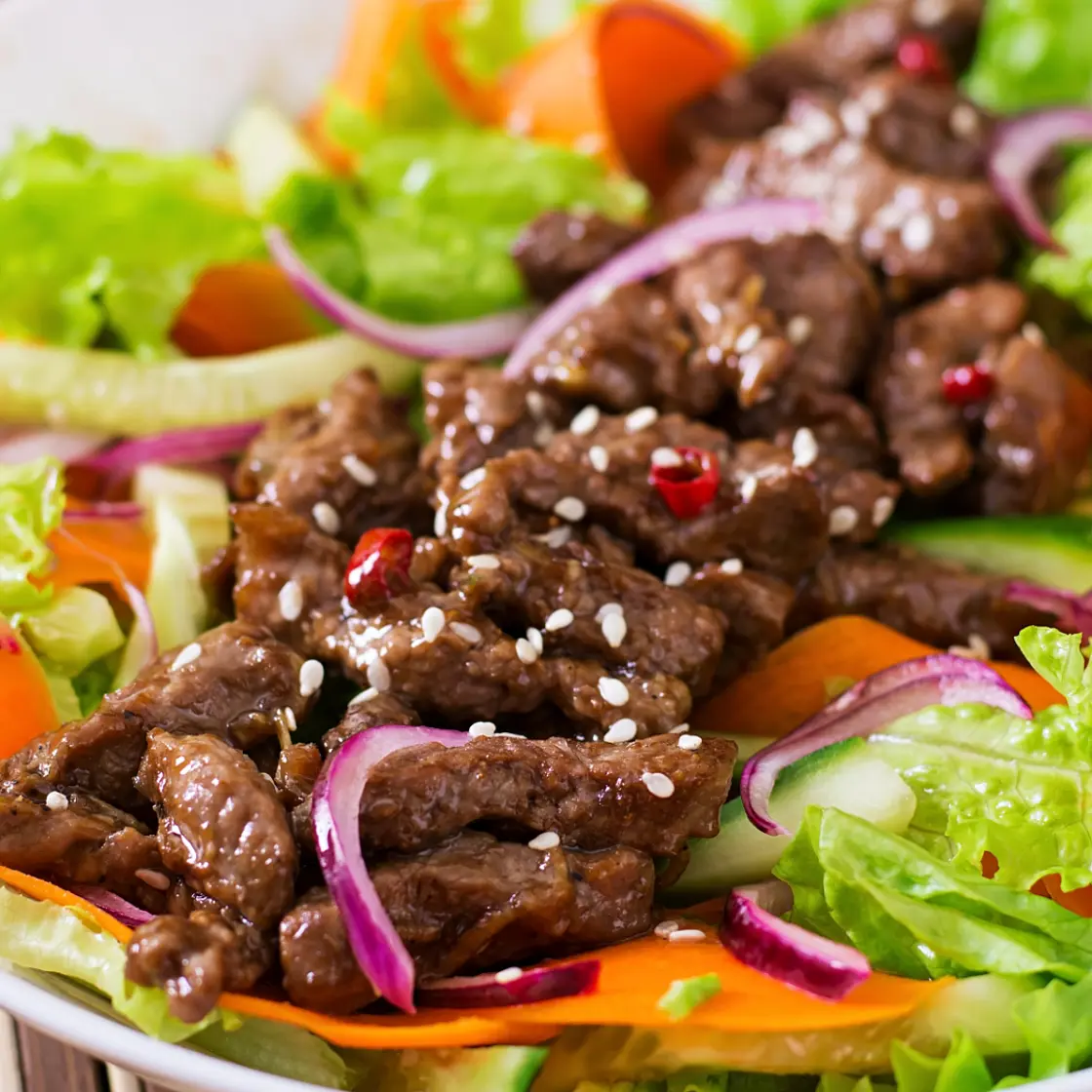 KETO bife con ensalada de hojas verdes