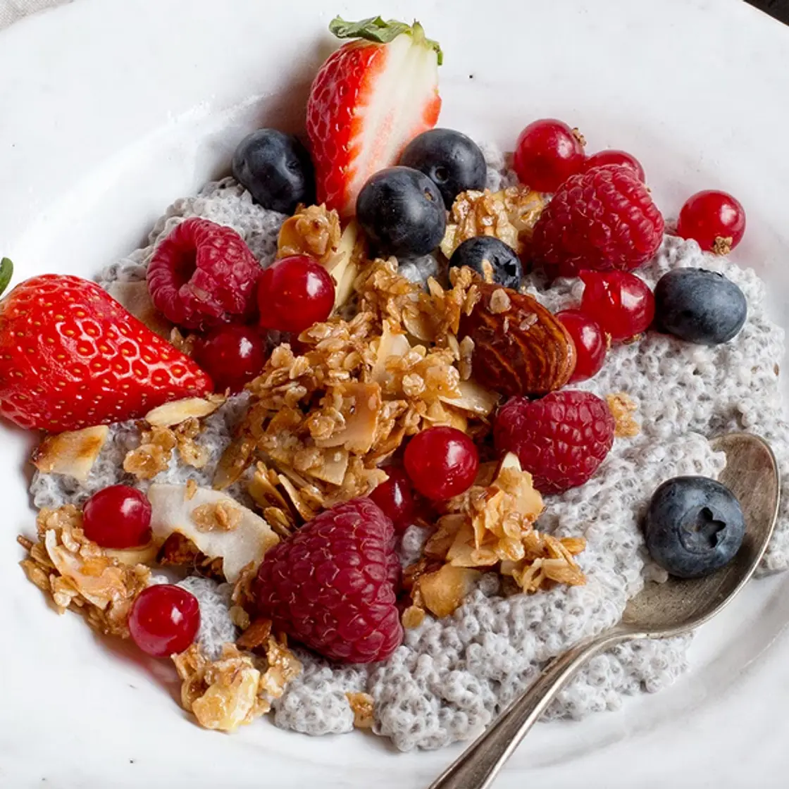 Chia-Kokos-Pudding mit Beeren