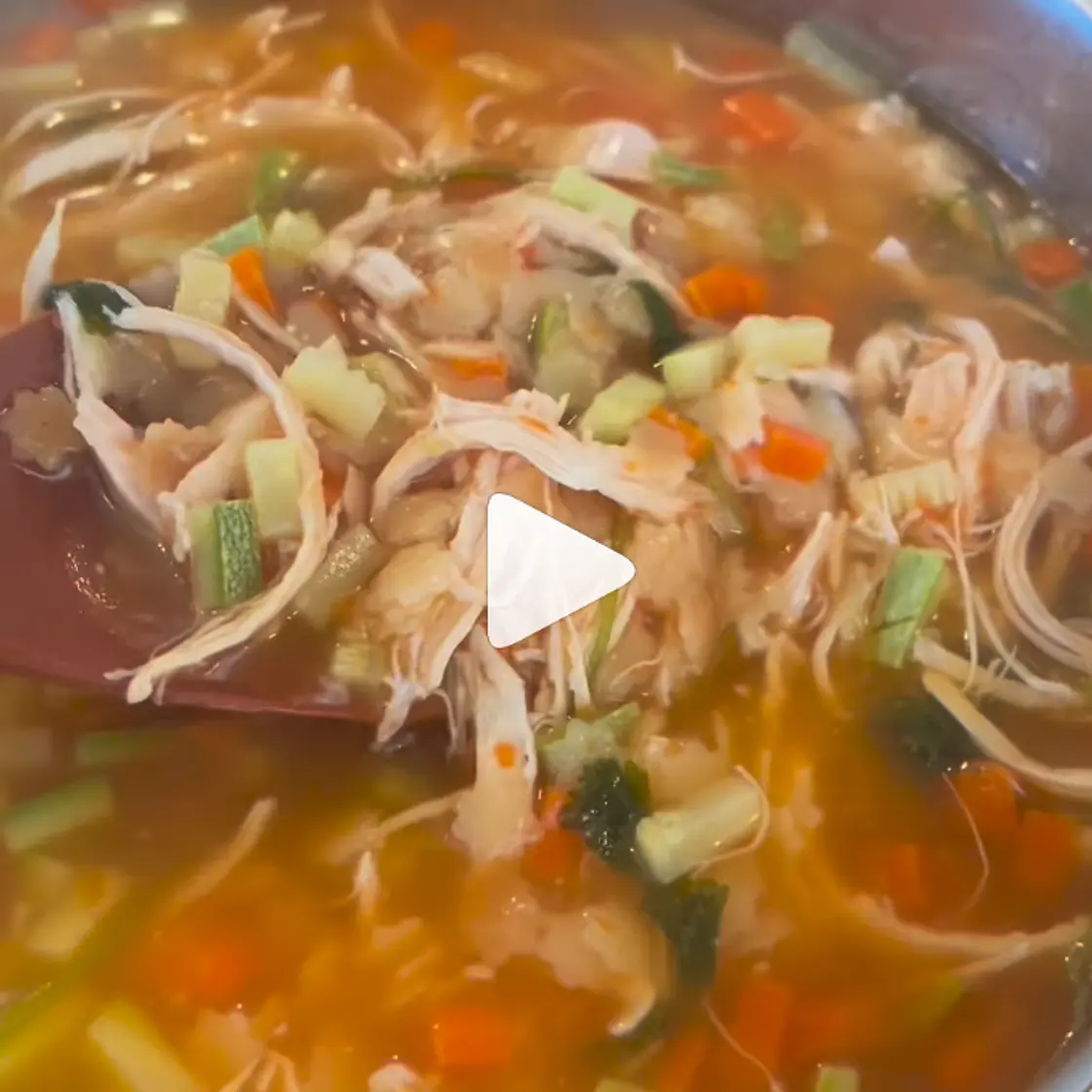 Sopita de fideo con pollo