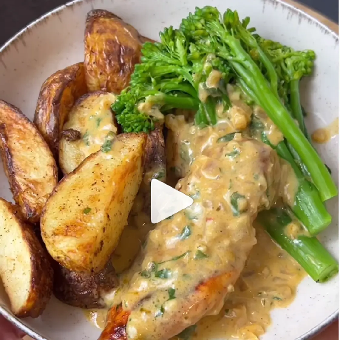 Creamy Chicken with Potato Wedges & Broccolini