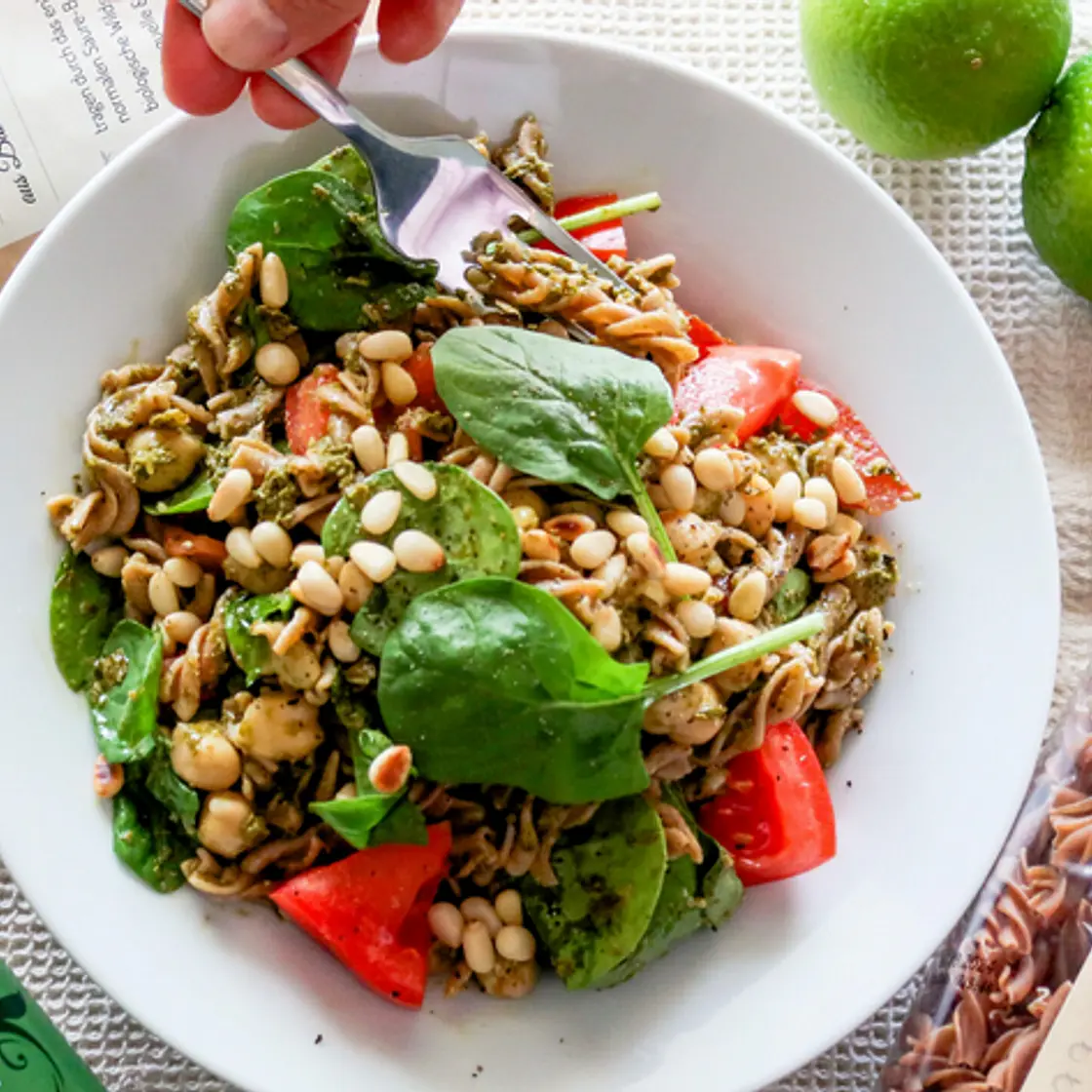 Proteinreicher Pastasalat