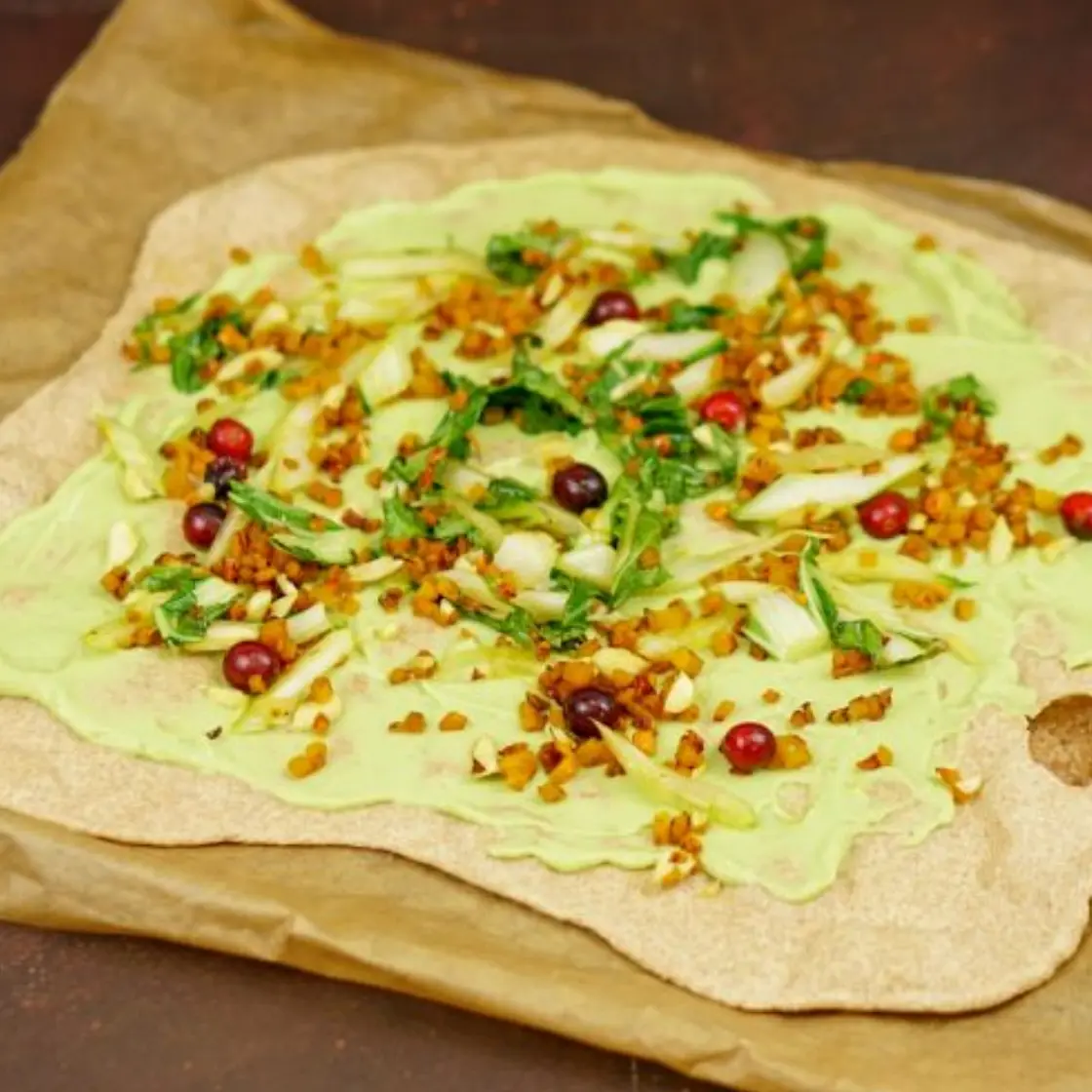 Basischer Flammkuchen mit Kürbis, Mangold, Mandeln & Cranberries