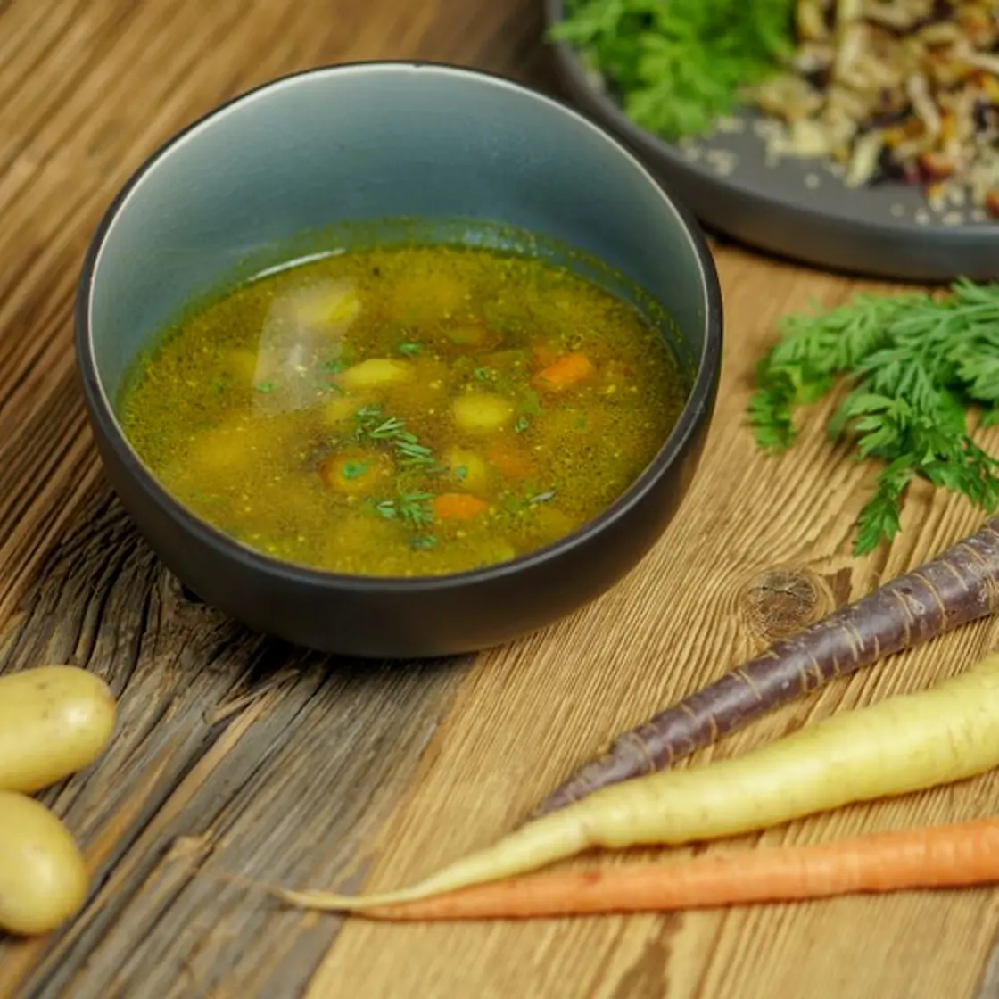 Bunte basische Karottensuppe