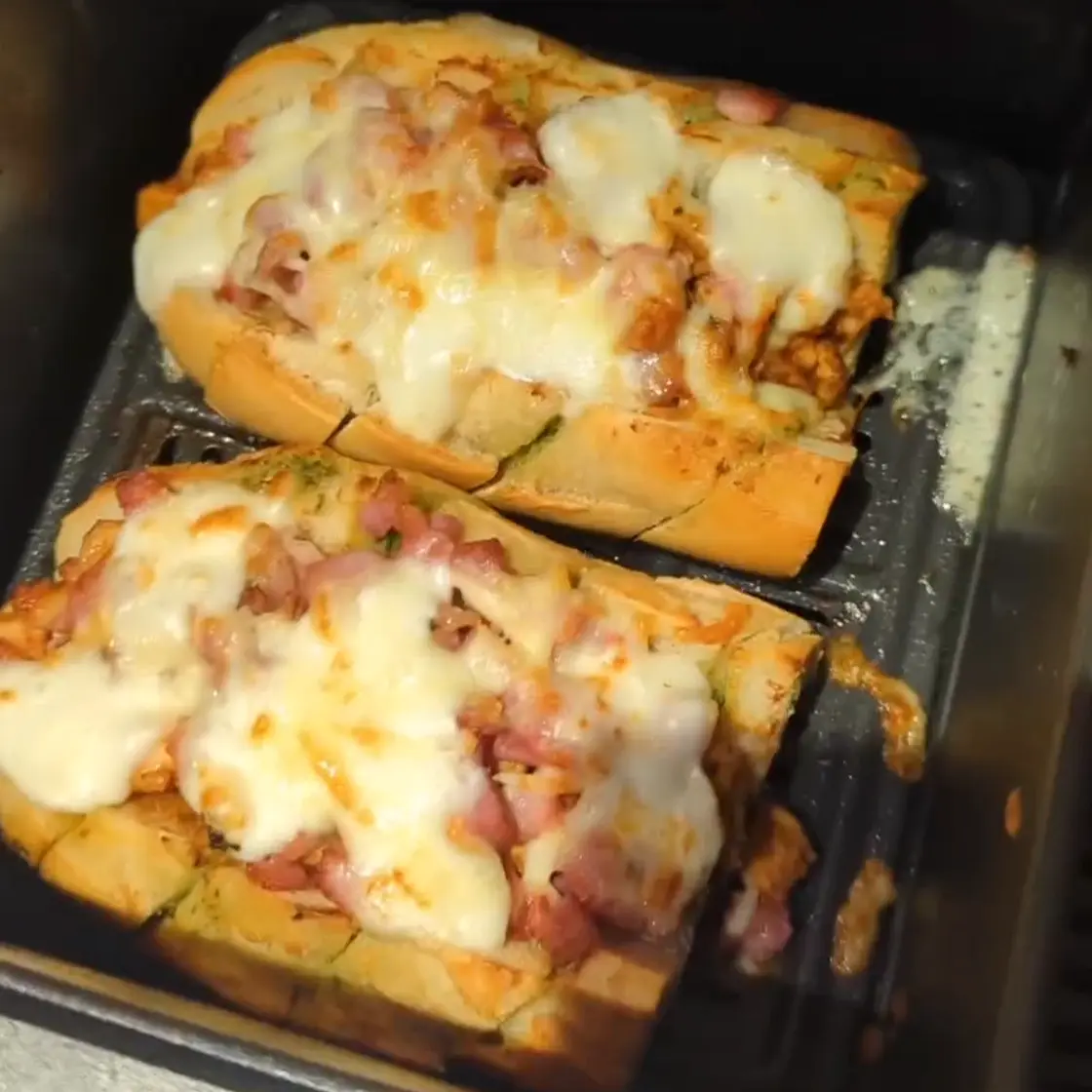 Hunter's Chicken Garlic Bread