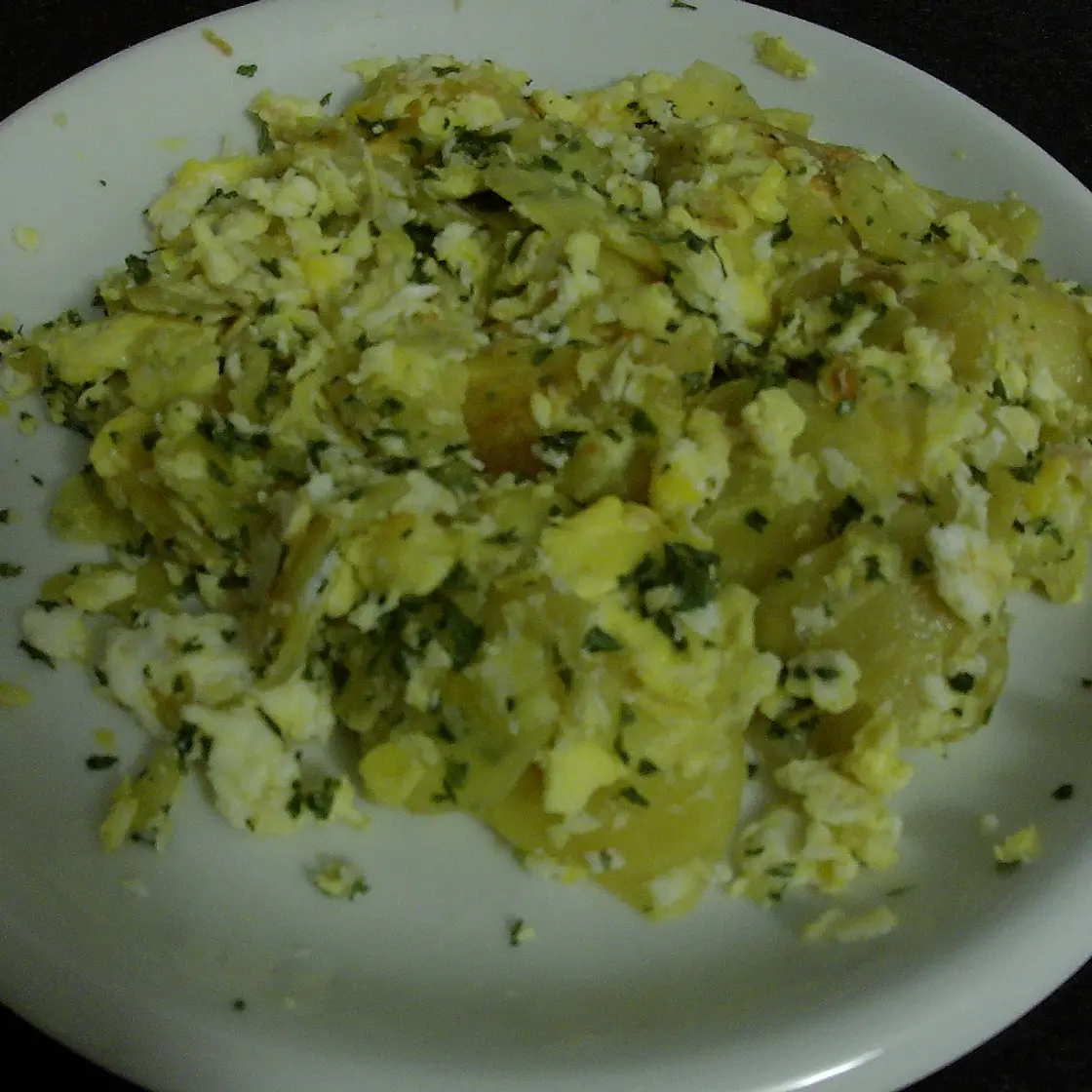 Rührei mit Kartoffelscheiben