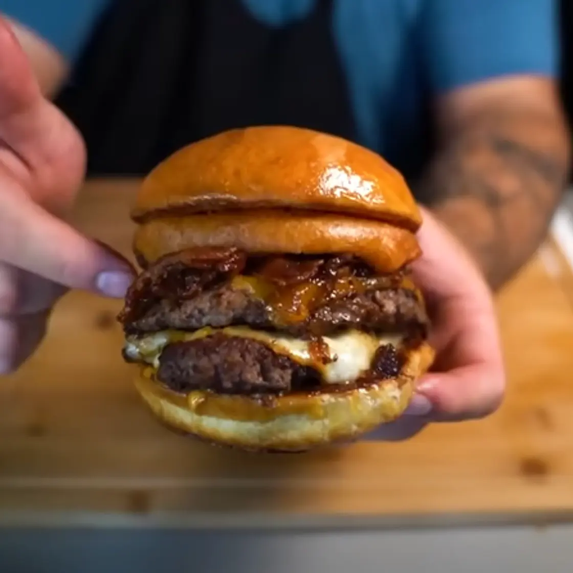Smashed Beef burgers with Onion jam and crispy onions topping