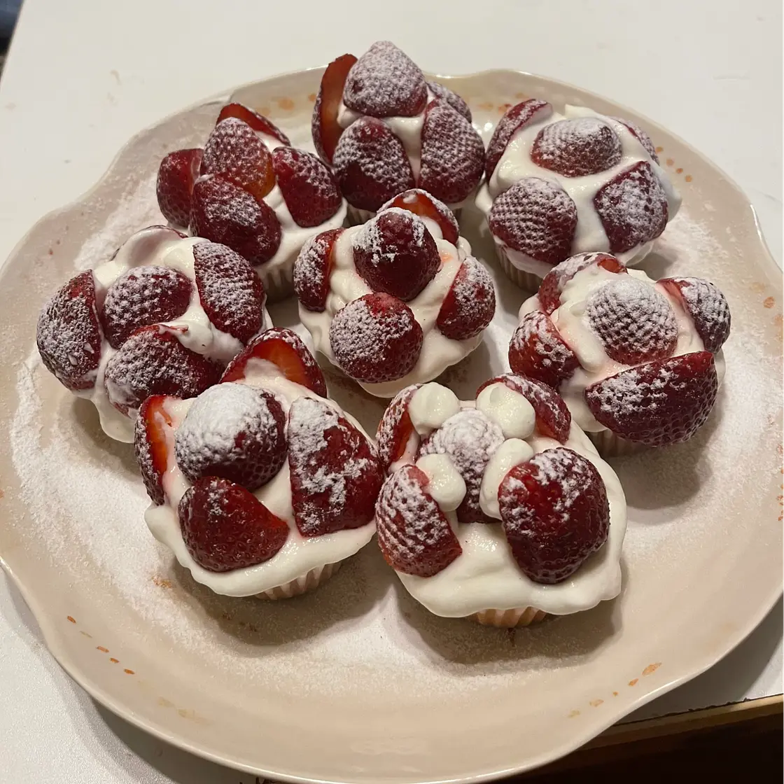 Strawberries and Cream Cupcakes