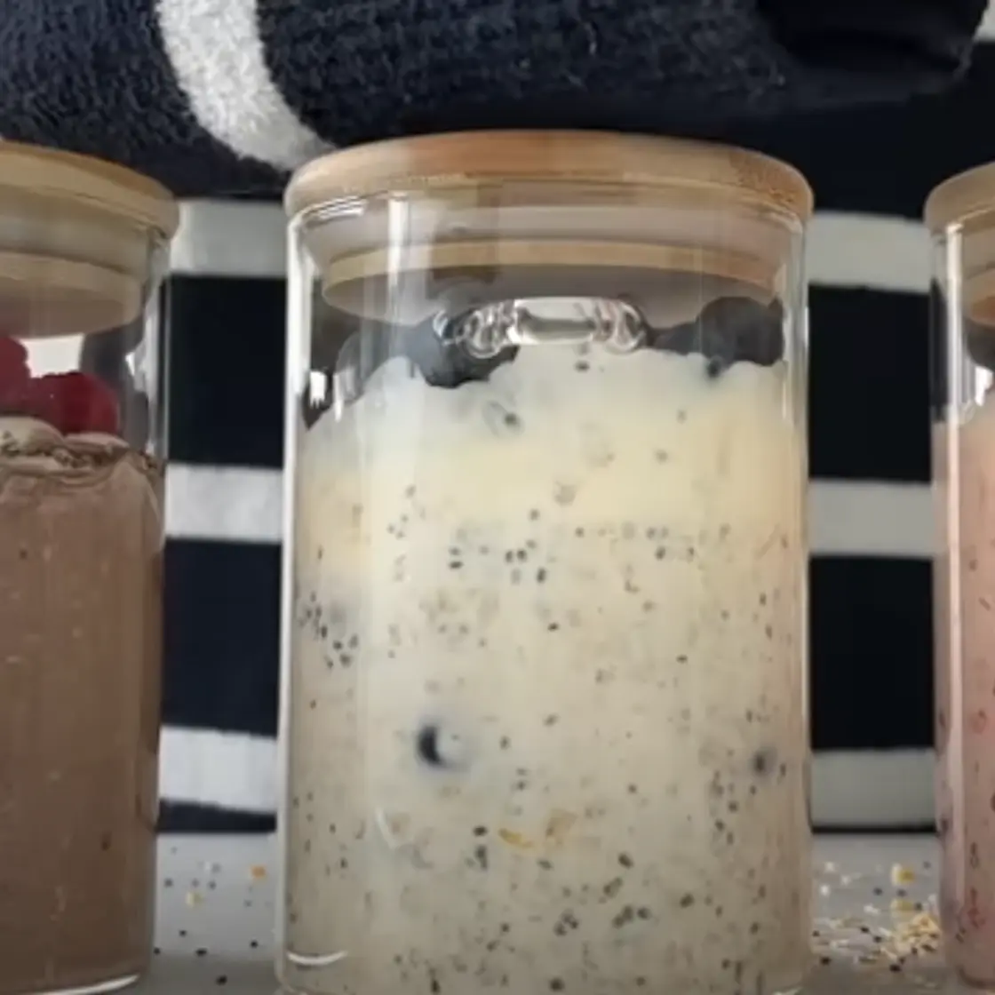 choc hazelnut overnight oats