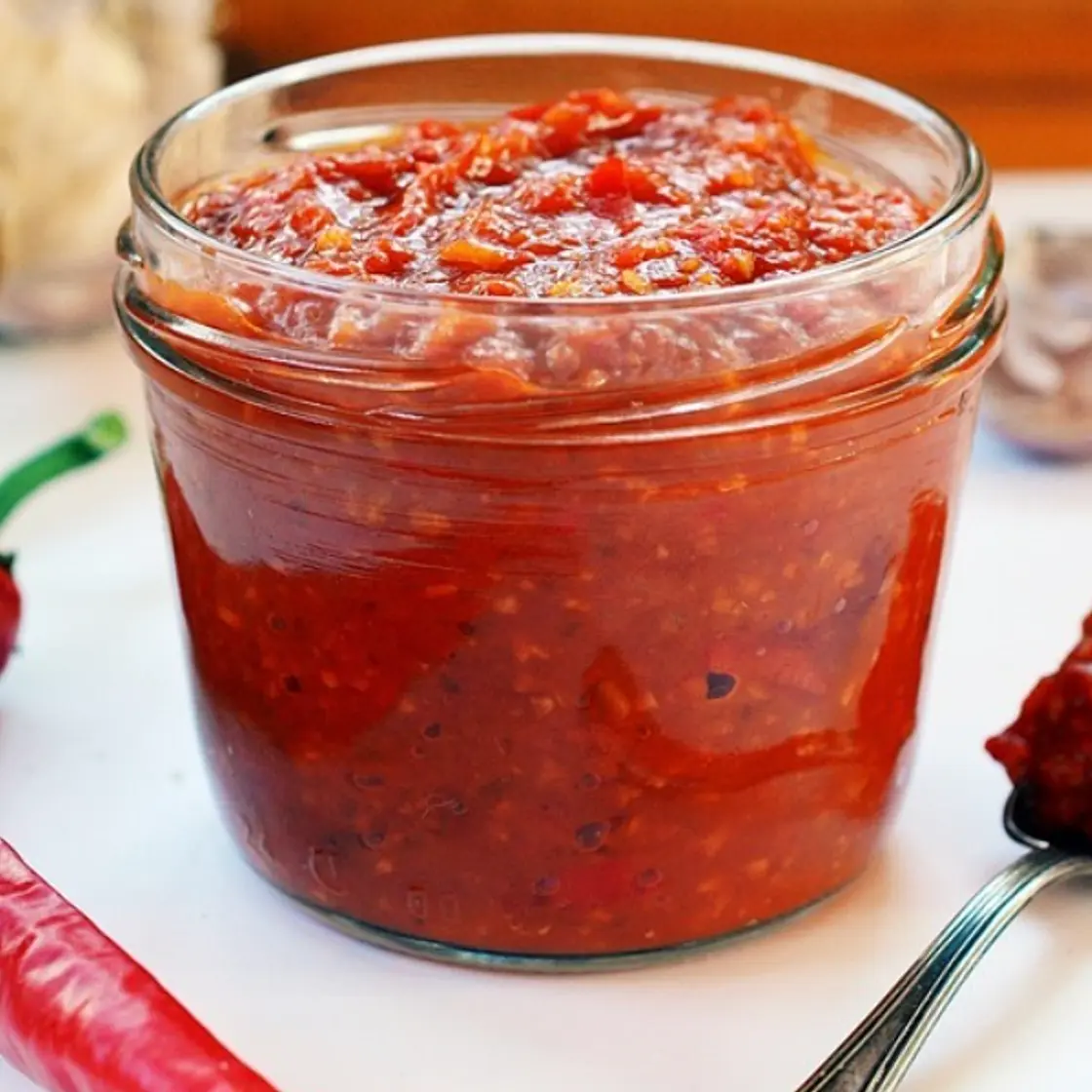 Срирача бургеры, блюда из мяса, яиц, рыбы и морепродуктов