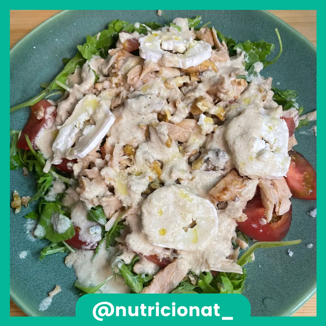 Ensalada de pollo con salsa de anacardos